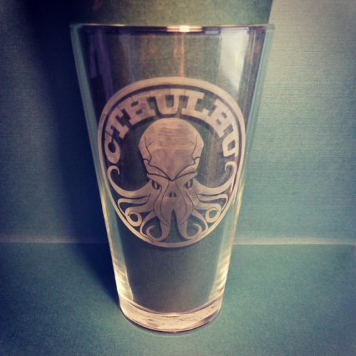 Buy this glass on etsy: https://www.etsy.com/listing/199026145/cthulhu-pint-glass