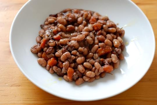 Braised beans with red wine and bacon
