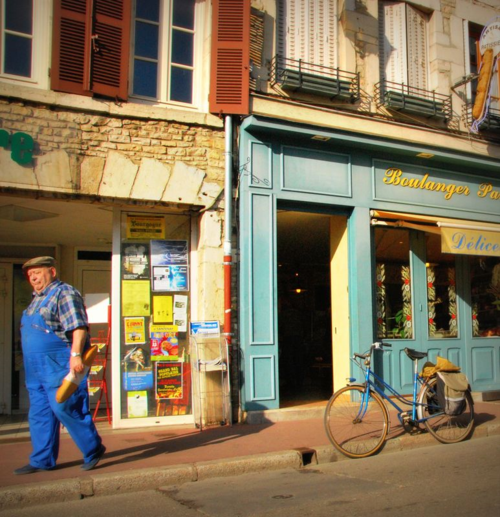Frenchman, baguette and bike (c) Kristin Espinasse French-Word-A-Day
