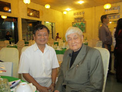 thăm Họa sĩ - bác sĩ Dương Cẩm Chương, lúc cụ 102 tuổi.