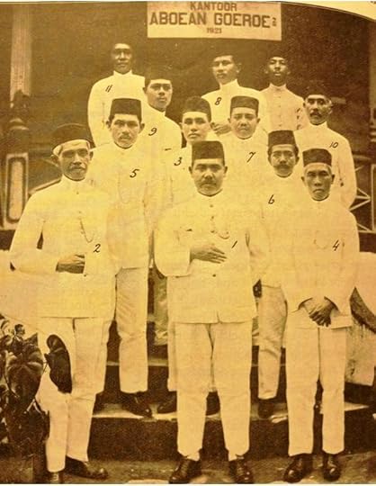 670677c5d082df0e982626b04179e1ef_minang-saisuak-sgl-minggu-25-januari-2015-abuan-guru-guru-fort-de-kock-1921