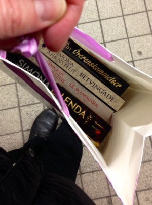 Jag tog med mig mina böcker som tack.