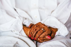 24A9A2CC00000578-2908028-A_detailed_image_captures_the_essence_of_an_Indian_wedding_Pictu-a-38_1421200497469