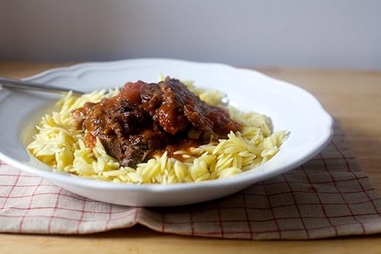 oven-braised beef with tomato and garlic