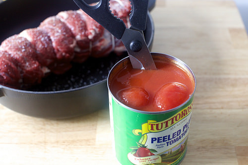 a quick chop of tomatoes