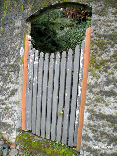 Gate