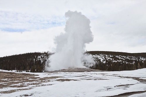 Old_Faithful_in_Yellowstone.jpg