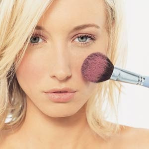 How-to-Apply-Blush