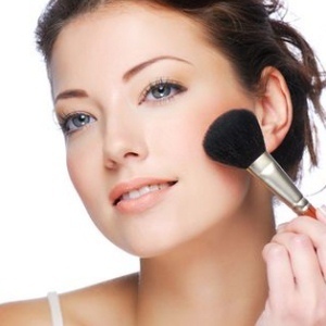 apply-blush