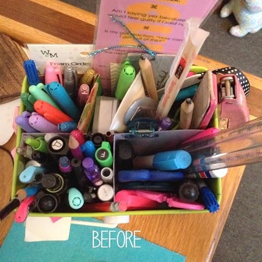 Organising a stationery caddy |www.organisingqueen.com