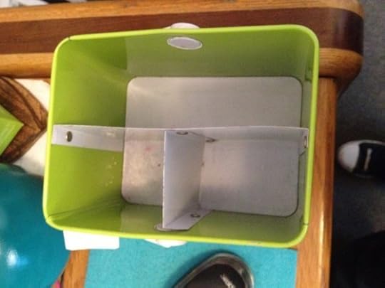 Organising a stationery caddy |www.organisingqueen.com