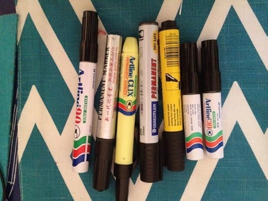 Organising a stationery caddy |www.organisingqueen.com