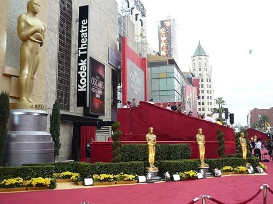 Red carpet at 81st Annual Academy Awards in Kodak Theatre, Los Angeles (2009). Photo by Greg in Hollywood (Greg Hernandez). CC BY 2.0 via Wikimedia Commons.