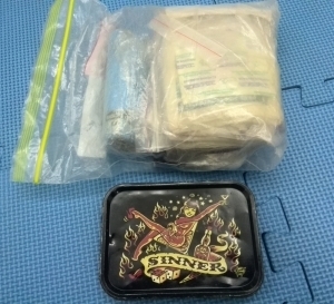 Medical Kit. How to make an Airplane Safe Survival Kit Survive Travel (26)