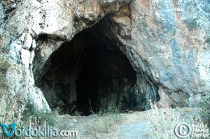 03a_Nestor-Cave-entrance