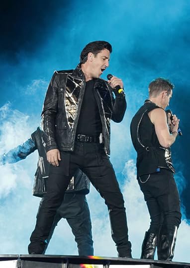 Singer Jonathan Knight And Boyfriend Join Cast Of 'The Amazing R