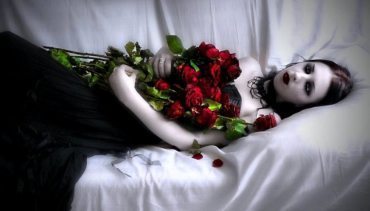 Goth girl in The Horror Zine March 2015