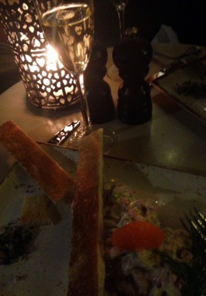 Vi varvade med bubbel och toast skagen.