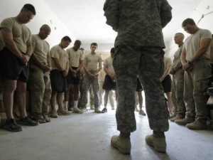 soldiers_praying_AP