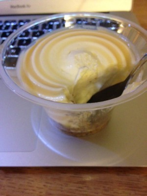 Bästa maten på hela resan - lemon cheesecake från Marks and Spencer