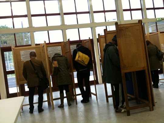Voting in Hackney by Alex Lee. CC BY 2.0 via Wikimedia Commons.
