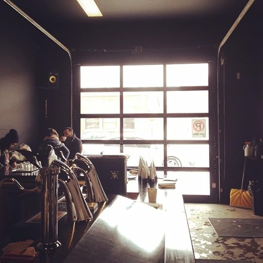 Machines à café futuristiques chez dispatch café #mtl #coffe #mtlcoffeecrawl