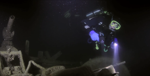 David Gibbins at night on the wreck of the Alice G, Tobermory, Canada. Click on the image to see the film of this dive (photo: Alan Gibbins).