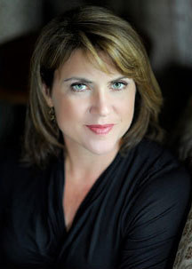Lisa Gardner headshot