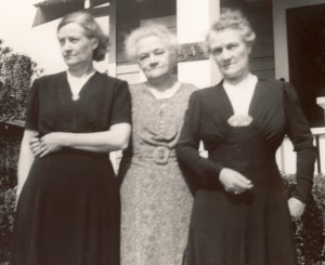 Chamberlin sisters: Mamie Rosborough, Nellie Chatfield, Ada Whitaker