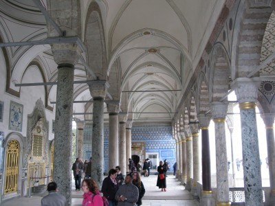 TopkapiPalaceArchedWalkway