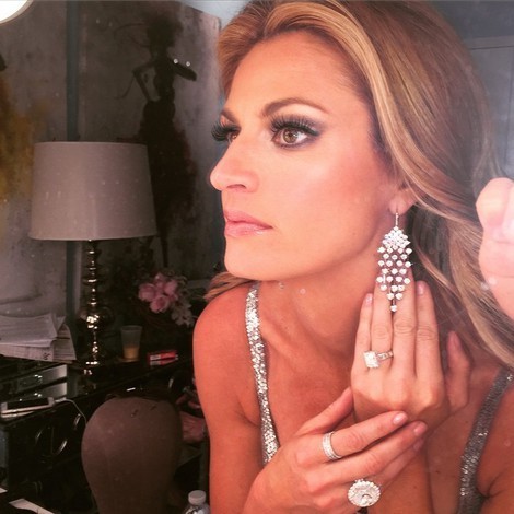 Erin Andrews Isn't Engaged Despite Wearing Huge Diamond Rings On