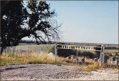 Paranormal Road Trip: Destination Fairy, Texas cemetery
