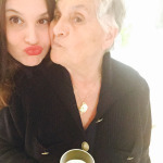 Nonna guarda di qua. Di l��. No di qui. Ulul��