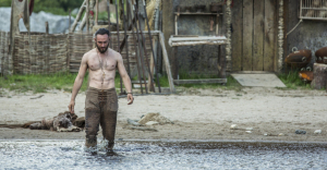 vikings_s3e6_gallery_throw torc