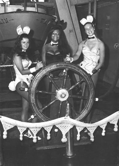 New_York_Playboy_Club_Bunnies_aboard_USS_Wainwright_(DLG-28)_c1971