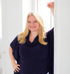 Laura Von Holt Headshot