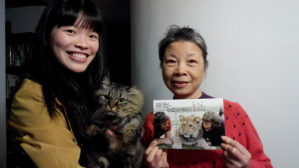 Yuan Chih and her mother and her cat Mai-Mai