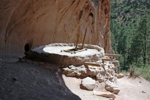 800px-Bandelier_Kiva