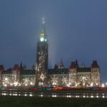 Canadian_Parliament_Centre_Block_showing_winter_decorations