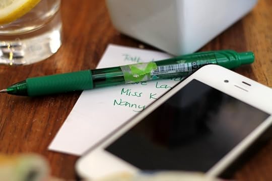 Phone stacking | www.OrganisingQueen.com