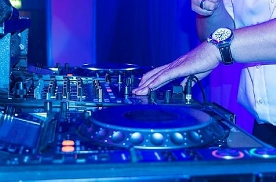 Dj Turntable Scratching Music Hang Up Disco by phio, CC 1.0 Universal (CC1.0) via Pixabay.