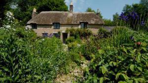 715_873_Hardy's+Cottage+-+front+exterior+view+-+NT+Jim+Tampin_thumb_460x0