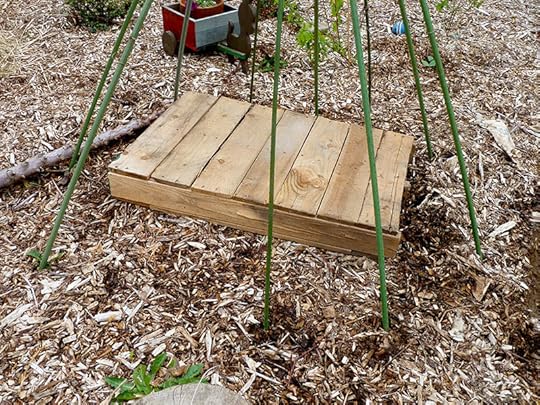 teepee-pallet-base