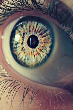 Não sabemos nada sobre ninguém...e o pouco que sabemos sobre nós, tende a mudar e ou ser interpretado errado pela nossa razão. Só podemos dizer algo com certa credibilidade sobre o momento. Nesse momento não ter sua face na minha frente surpreendentemente me desagrada.