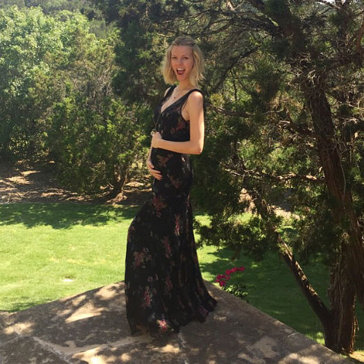 Brooklyn Decker Is Pregnant: See Her Tiny Baby Bump In Adorable 
