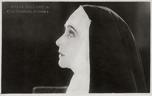 Soava Gallone in La cavalcata ardente