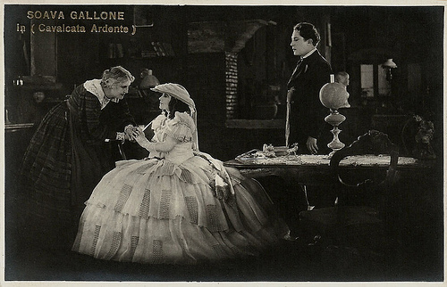 Soava Gallone, Jeanne Brindeau and Gabriel de Gravone in La cavalcata ardente