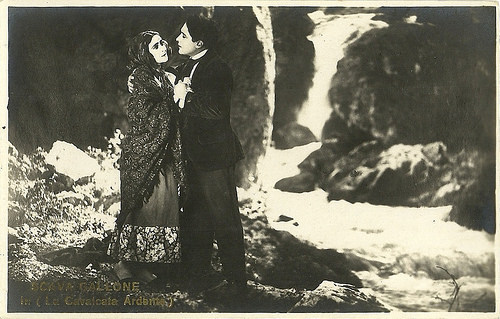 Soava Gallone and Gabriel de Gravone in La cavalcata ardente