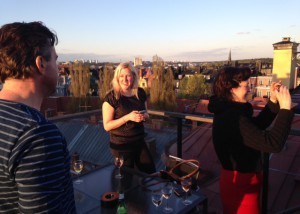 Takterras! Utsikten av så himla fin. Fina Pernilla Alm, som släpper ny bok i höst i mitten.