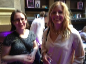 Författarna Johanna Mo och Anna Karolina.